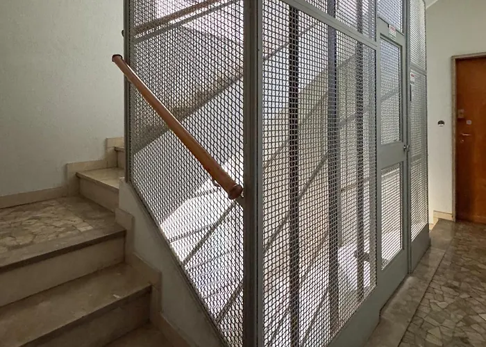 Apartment Artstay - Near Metro, Train Station, Isola