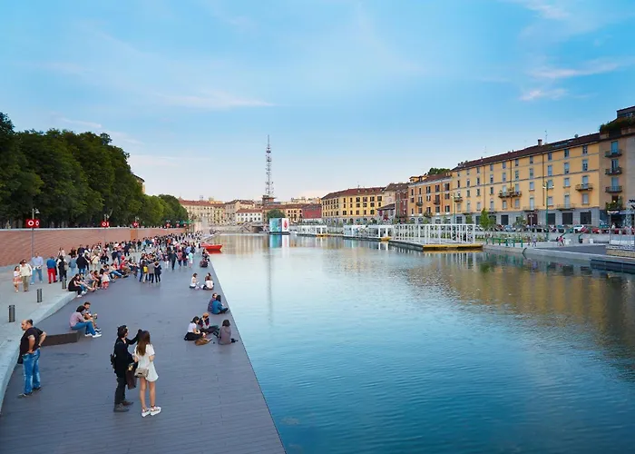 Darsena Contemporary - Spacious 2br A Few Steps From Centre