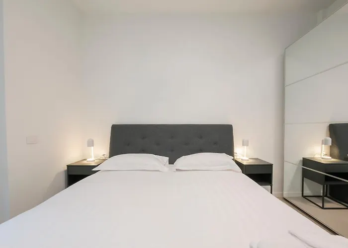 I-host - Modern 1br With Balcony Near Sempione Mediolan