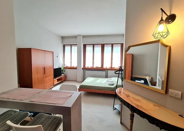 Modern Loft A Few Stops From The Center Appartamento *