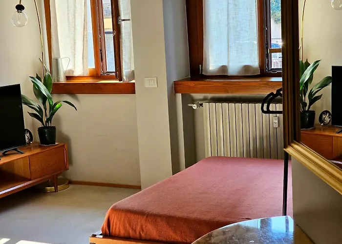 Modern Loft A Few Stops From The Center Appartamento