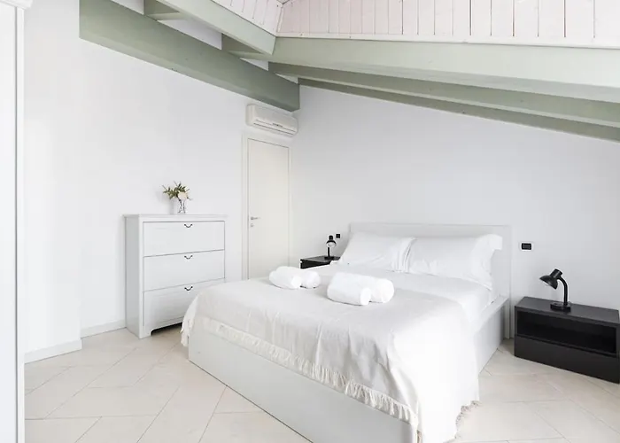 Easylife - - C Italia 68bp5 - P Ticinese * Milán
