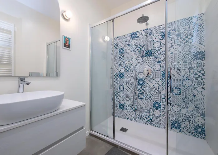 I-host - Bright 1br With Balcony In * ميلان