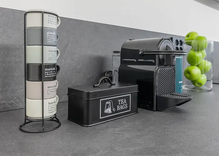 Urban Jungle M3 Duomo 12 Min * ミラノ