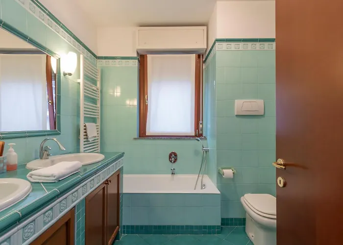 דירה Metro 4 Spacious And Bright Three-room