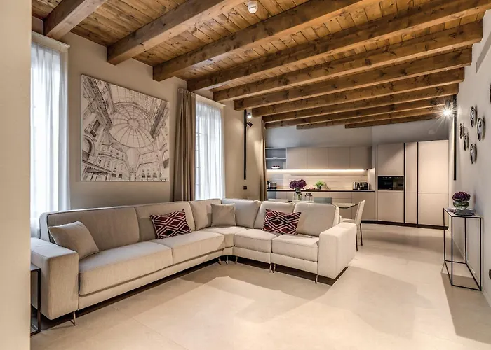 Seety Porta Romana Statue * Μιλάνο