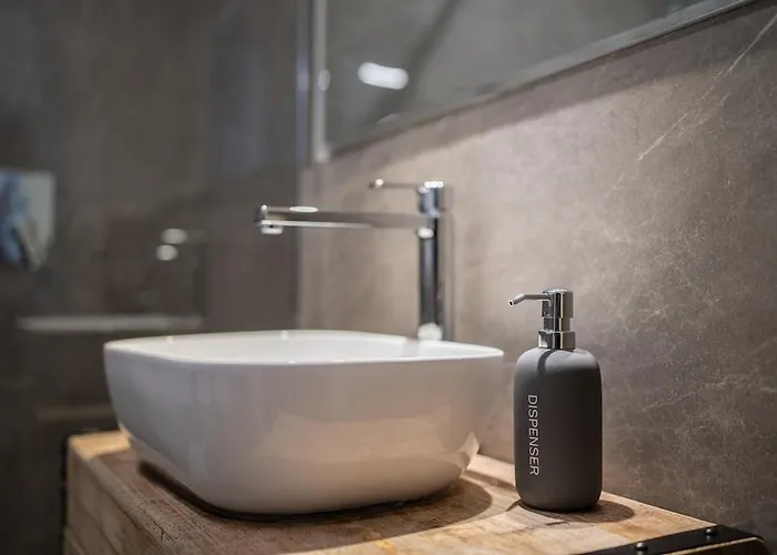 Stylish With Balcony - Brera Appartement