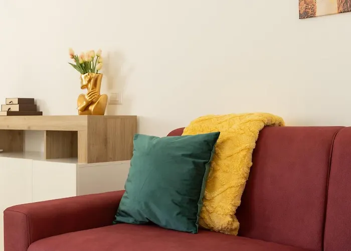 Apartment Artstay - Near Metro, Train Station, Isola *