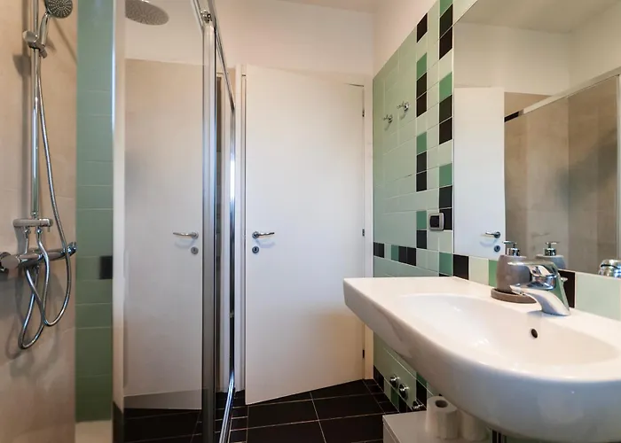 Youhosty-mezzofanti 24 * Milán