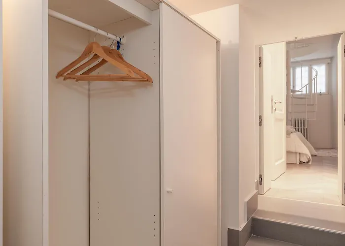 Elegant Duplex With Modern Design In * Milán