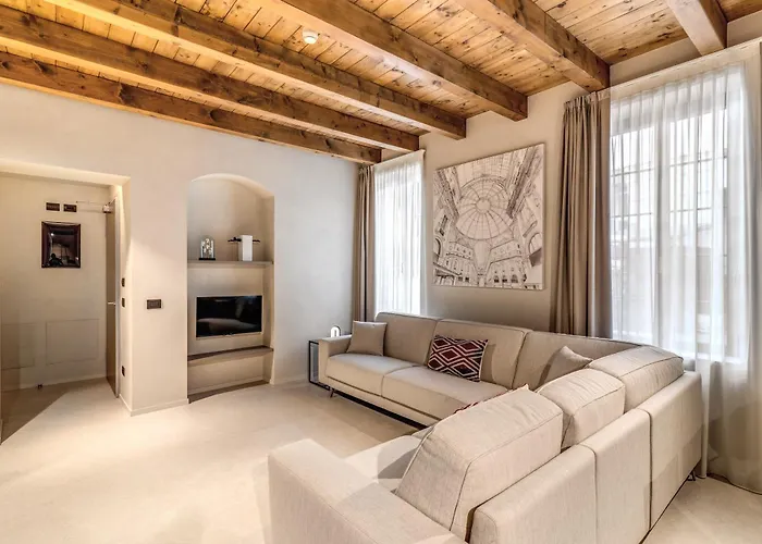 Seety Porta Romana Statue Apartment *