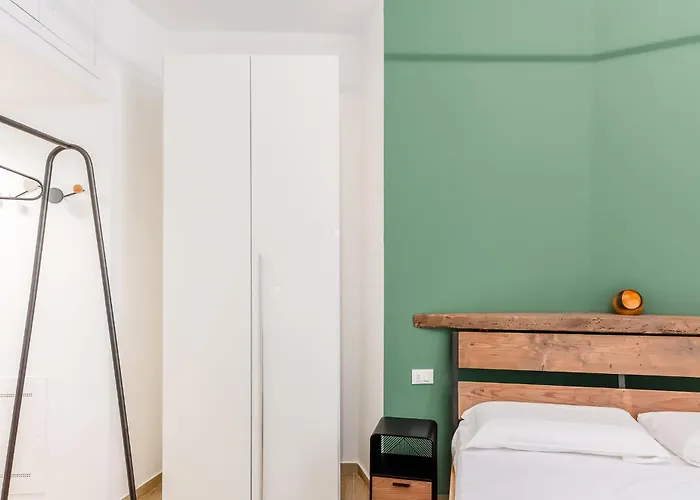 Entire With Patio In The Isola Area Apartment *