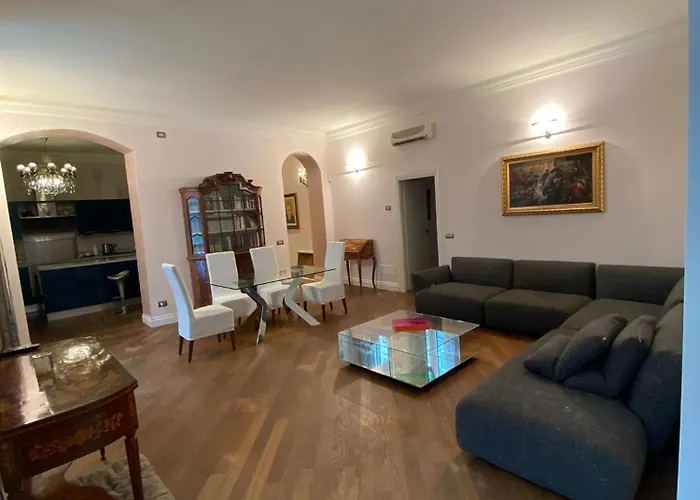 Chandelier - Center Apartment *