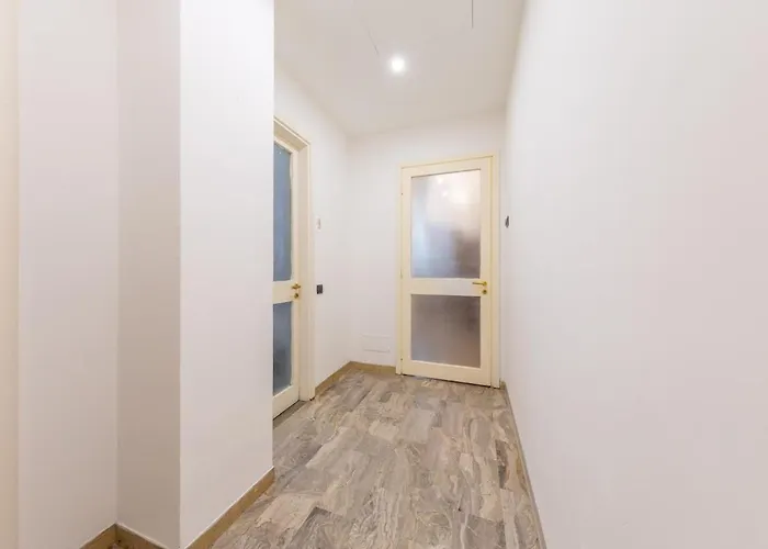 - Spacious And Bright Apartment, Elegant Area