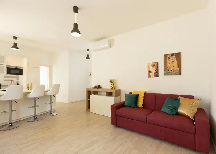 Apartment Artstay - Near Metro, Train Station, Isola