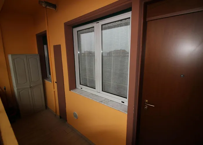 Check-inganni, Sopra La Metropolitana Fianco Cdi