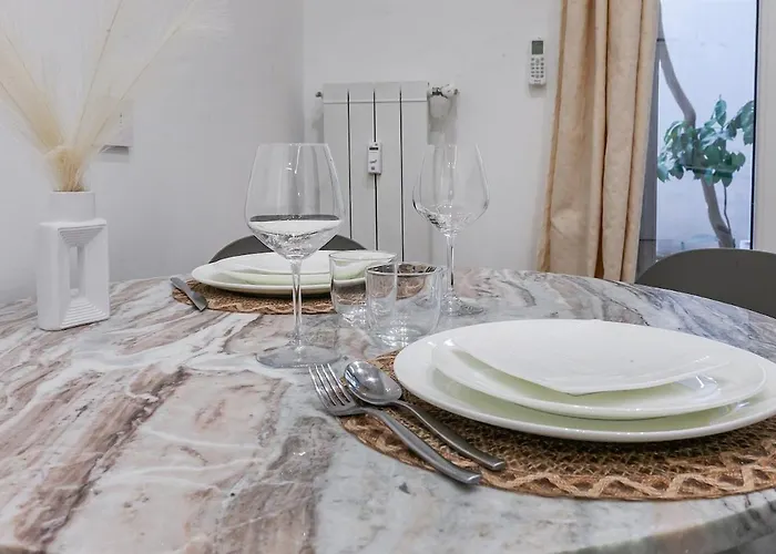 Luxury 2-bedroom Station Daire *