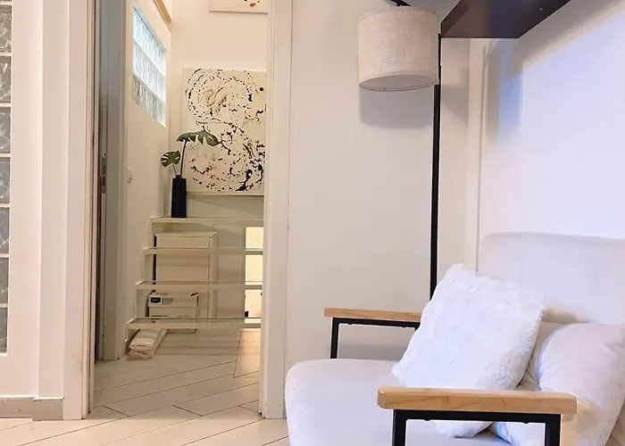 2-level Designer Loft In Isola District *