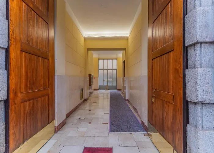 Porta Romana Gateway - New Roomy *