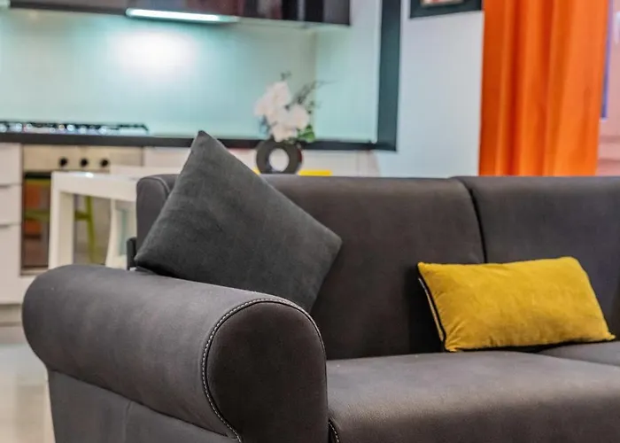 M25 - Garage Loft Apartment