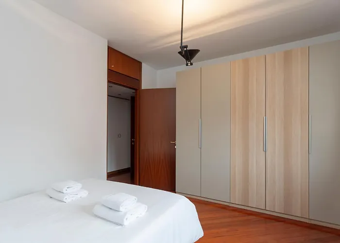 Metro 4 Spacious And Bright Three-room * 밀라노