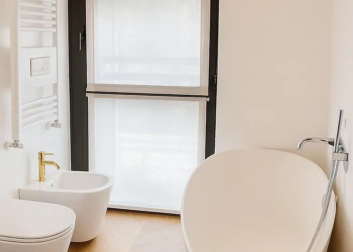 דירה Modern Loft With Projector E Private Garden, Station מילאנו