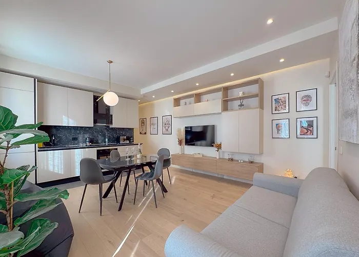 Urban By Host Hero *