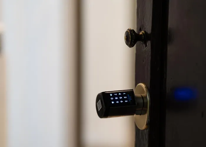 Entire With Patio In The Isola Area Apartment