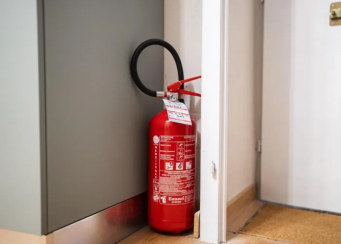 Modern Flat Near Skyline דירה *