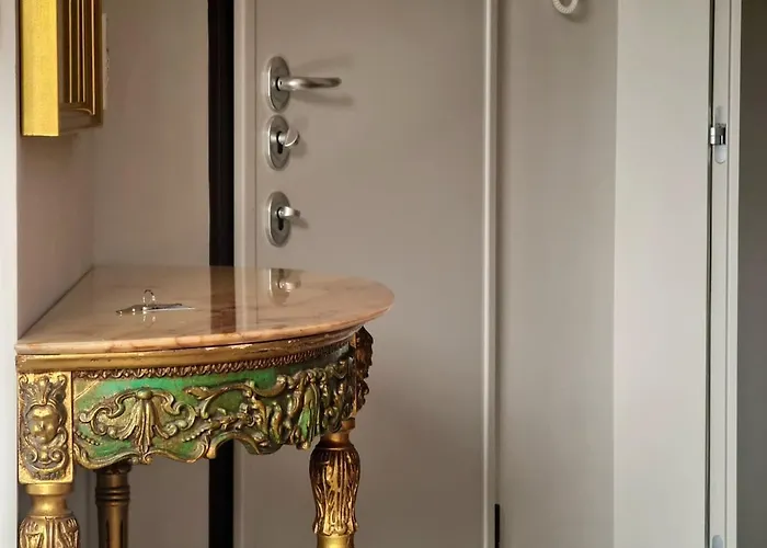 Modern Loft A Few Stops From The Center