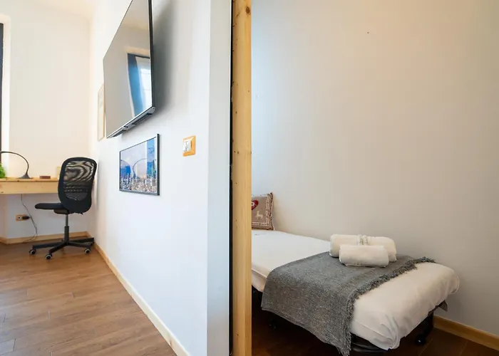 Guesthost - Relaxing Wooden Apartment Mailand