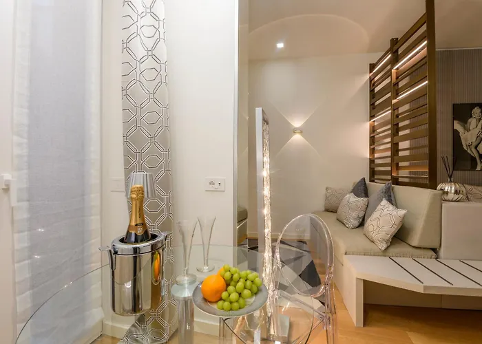 Gian Giacomo Mora, 13 Raffinato Monolocale In Centro Milánó