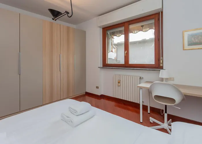 아파트 Metro 4 Spacious And Bright Three-room *