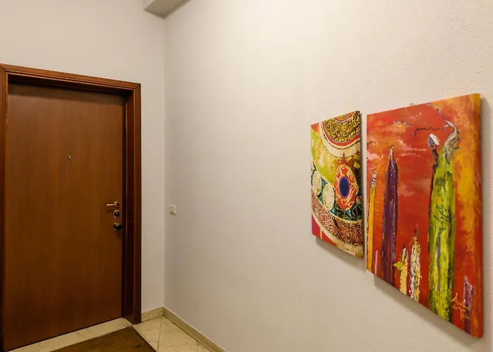 Lodi, 65 - Your Base * Милан