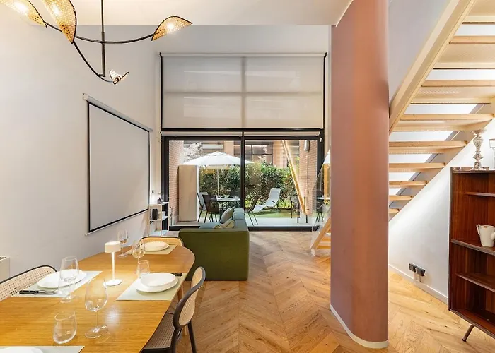 Modern Loft With Projector E Private Garden, Station דירה