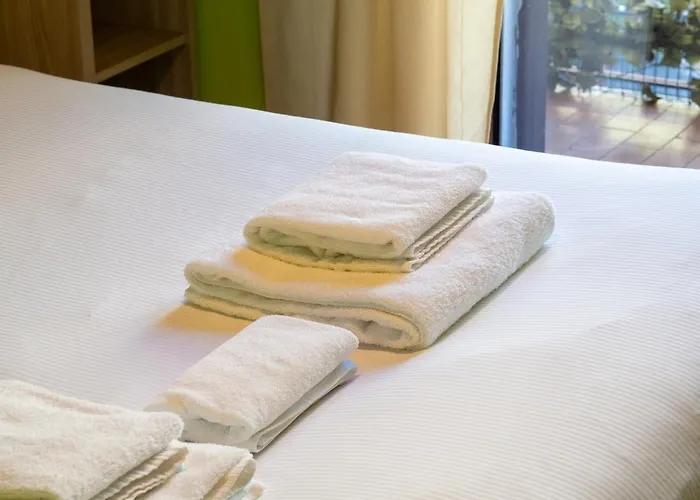 Modern 10 Min To Duomo, M3 Rogoredo Apartment