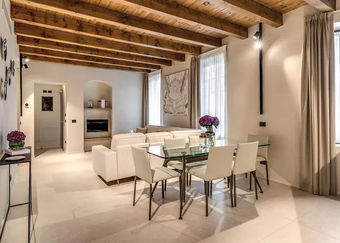 Seety Porta Romana Statue Apartment *