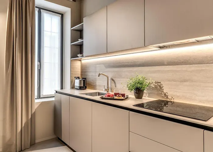 Seety Porta Romana Statue Milan