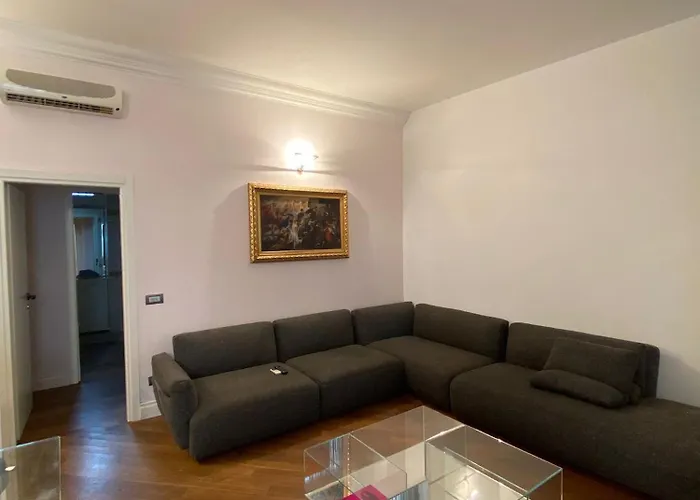Chandelier - Center Apartment Milan