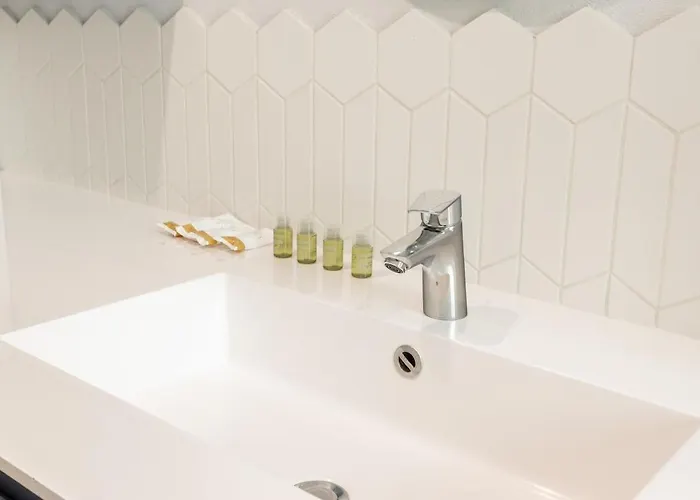 Bdc - Tender 2bdr At Navigli Area * Милан