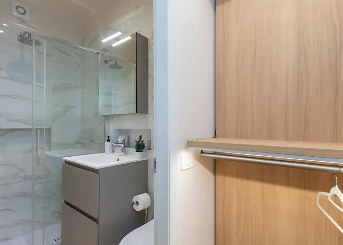 Brera Exclusive - New With Terrace, Near Parking 아파트