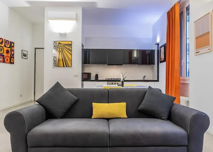 M25 - Garage Loft Apartment Milan