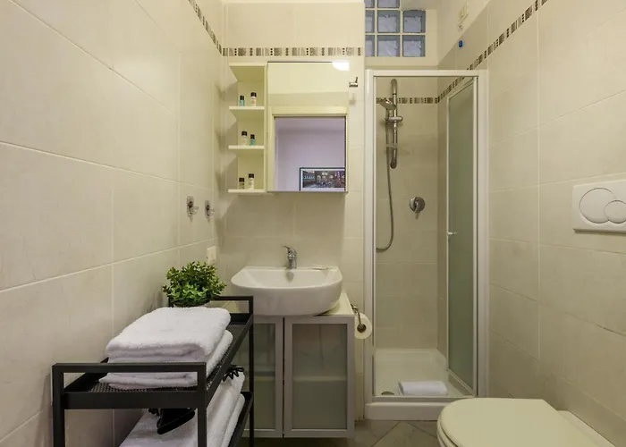 Lodi, 65 - Your Base * Милан