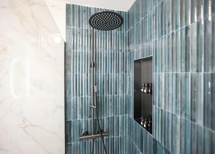 Hacca Collection - Luxury 3br Center شقة *