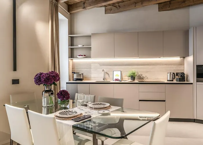 Seety Porta Romana Statue Apartment Milan