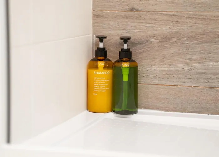 Entire With Patio In The Isola Area Apartment *