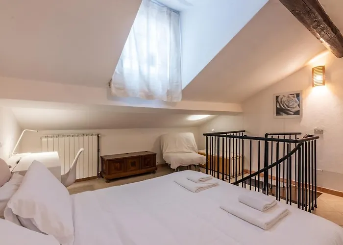 Characteristic 2 Double Bedroom Mediolan