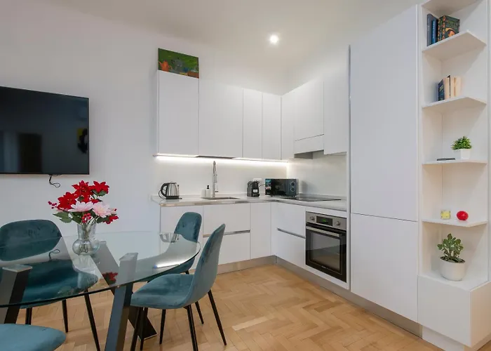 I-host - Bright 1br With Balcony In Apartment *