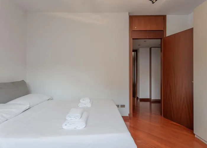 Metro 4 Spacious And Bright Three-room *