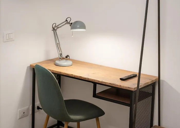 Entire With Patio In The Isola Area Apartment *